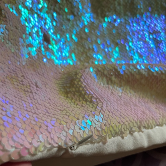 Sparkly Sequin Pillow - Picture 9 of 9